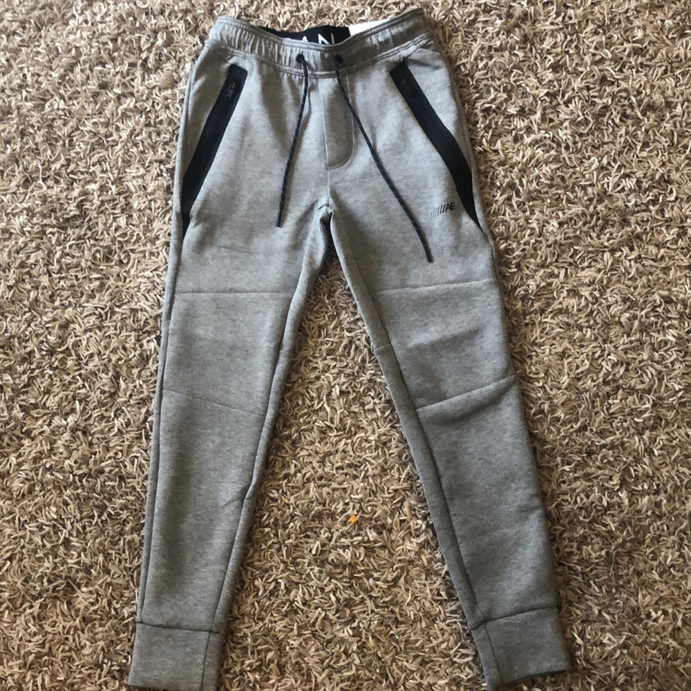 AE Active Joggers. New with tags